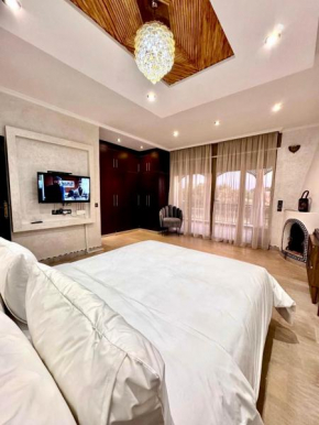 Medley Luxury Villa - PARKING, WIFI & PISCINE